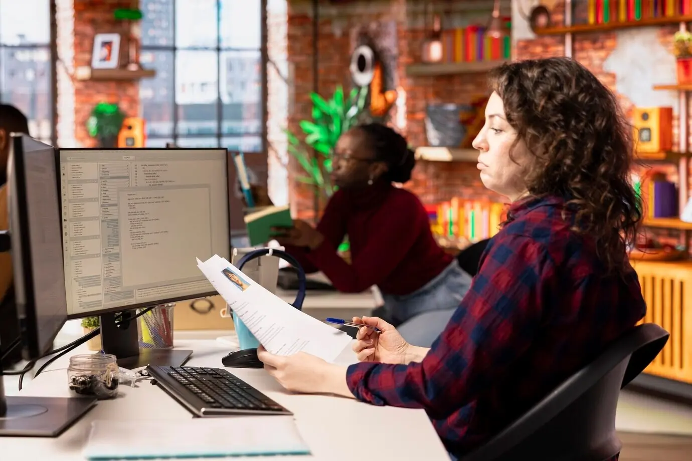 Die Personalabteilung eines Tech-Start-ups prüft Bewerber für eine Stelle in der Softwareentwicklung.